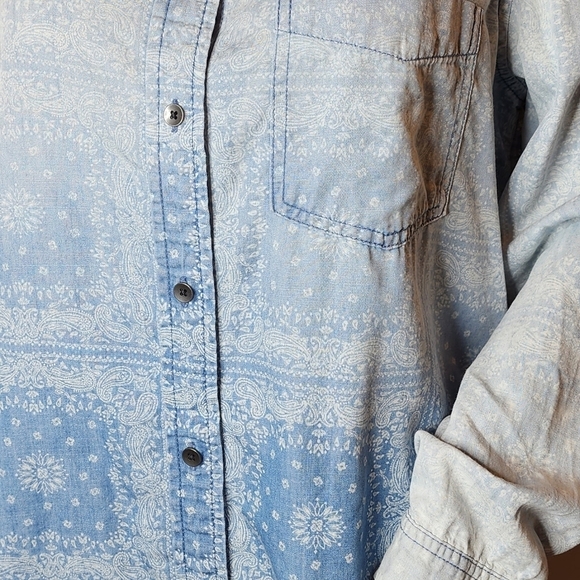 American Eagle Blue Ombre Long Sleeve Button Down Chambray Shirt Small Oversized - Picture 13 of 16